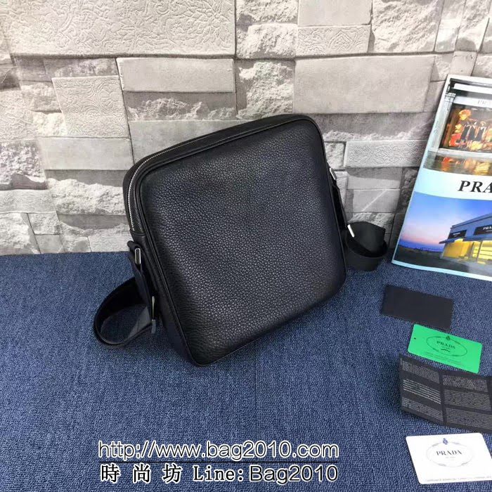 普拉達PRADA原單 P家新款專櫃品質 2VE471 原廠自然摔紋牛皮男士單肩斜挎包 PHY1399